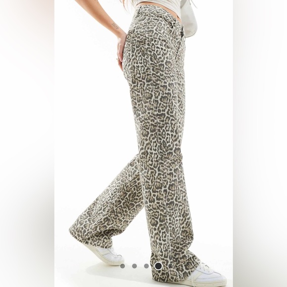 Stradivarius High Rise Cream and Brown Jeans - Picture 7 of 7